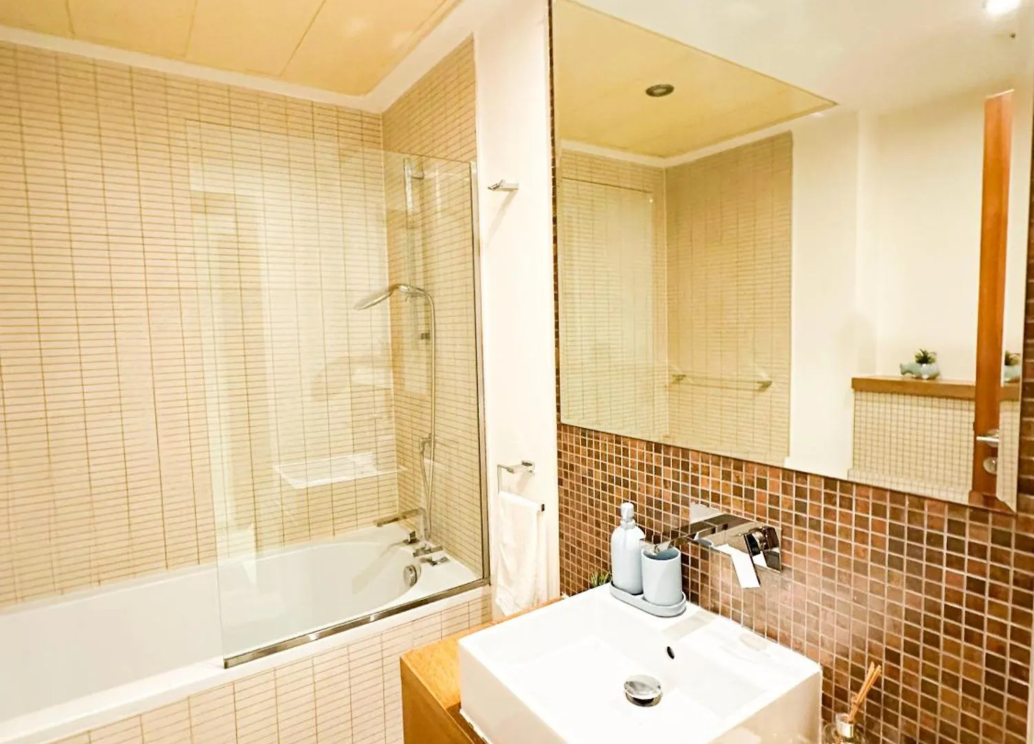 Lägenhet Stunning 2Br Luxuryliving In Primearea Alnaseem203 Abu Dhabi Förenade Arabemiraten